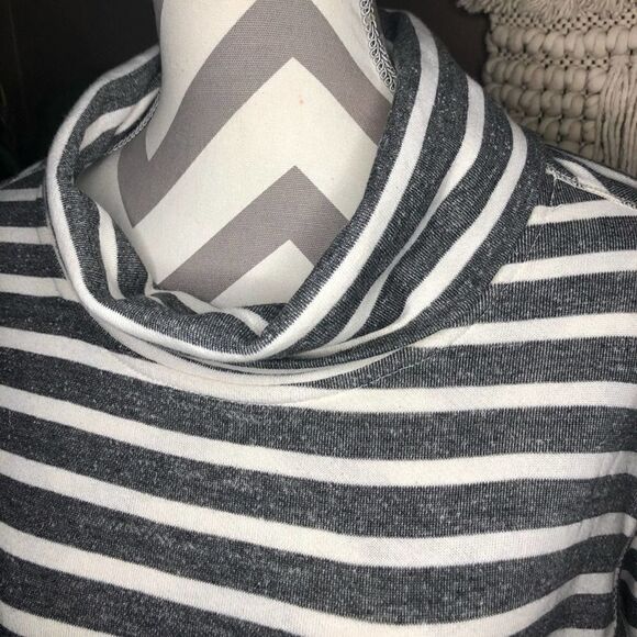 Max Studio Gray Striped Long Sleeve Dress - Picture 6 of 8